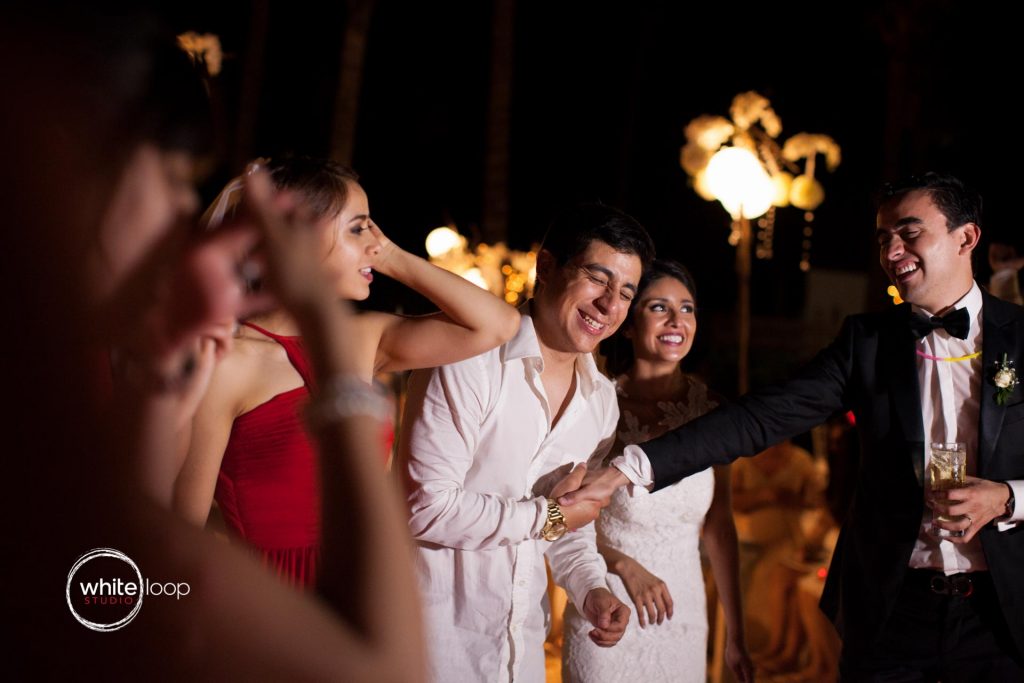 Photograph of Vero and Misael dancing at their wedding - Acapulco, Mexico