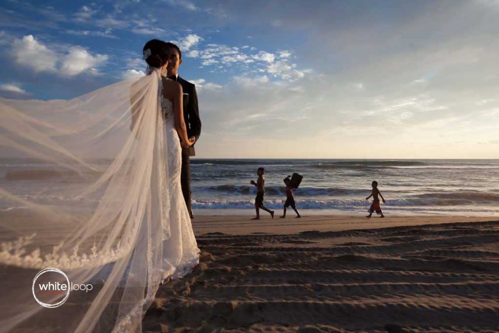 Vero and Misael after their wedding - Acapulco, Mexico - Trash the dress pictures